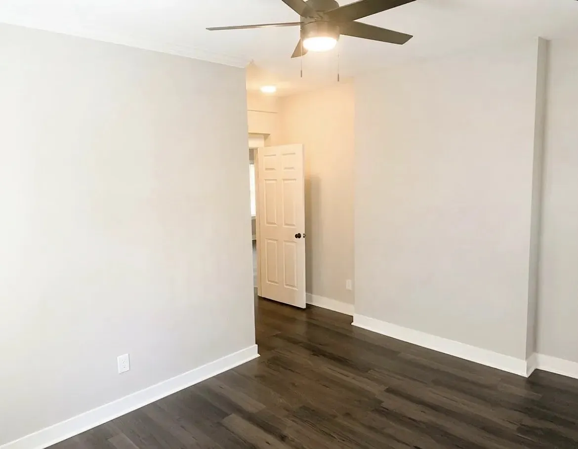 3 bed, 1100 sqft, $2,100 — Photo 2