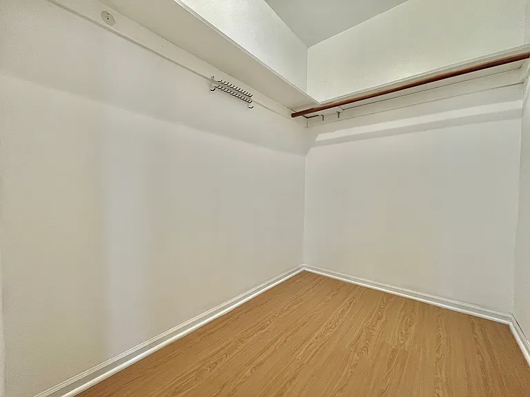 928 Stratford Ct — Photo 18