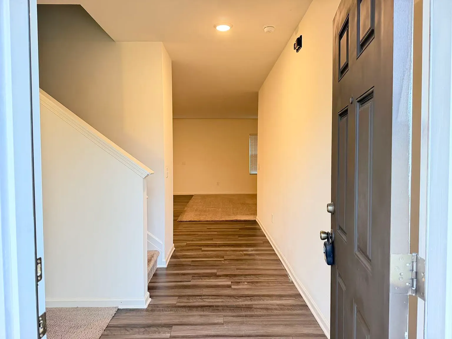 4 bed, 2.5 bath, 2300 sqft, $2,050 — Photo 2