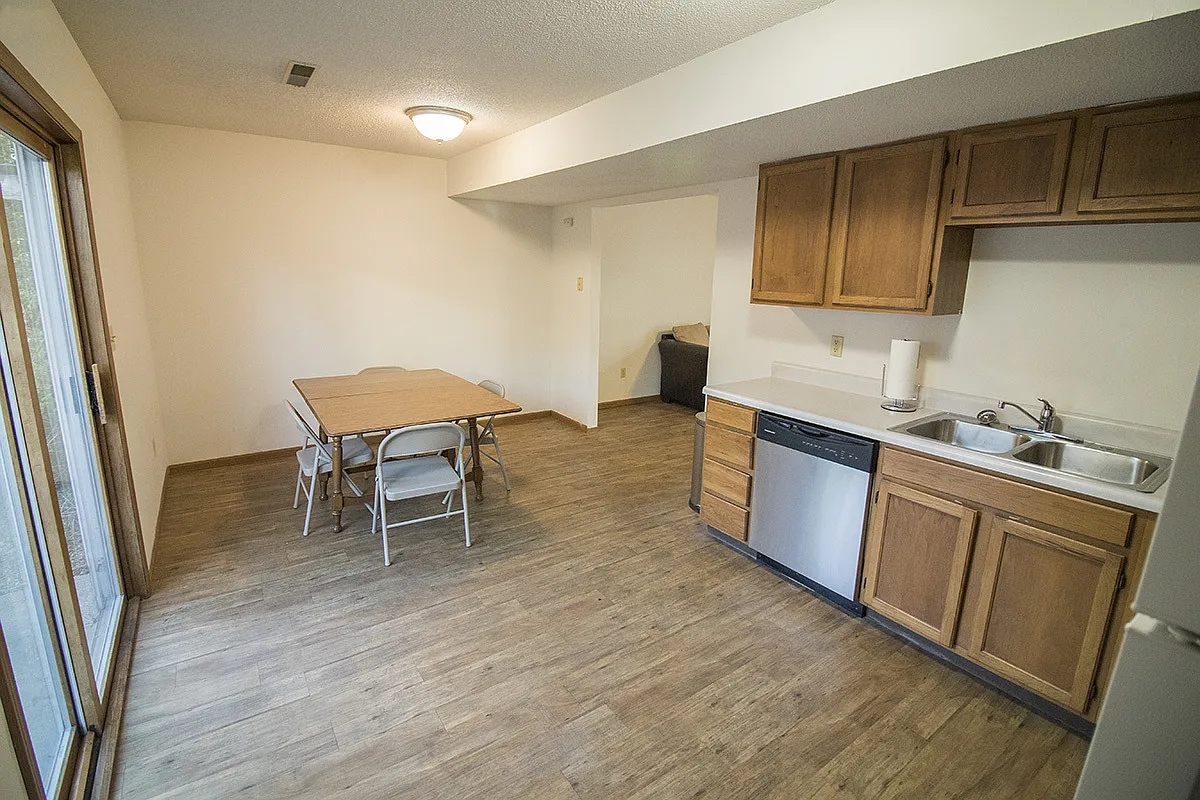 3br/2ba On East Campus! — Photo 4