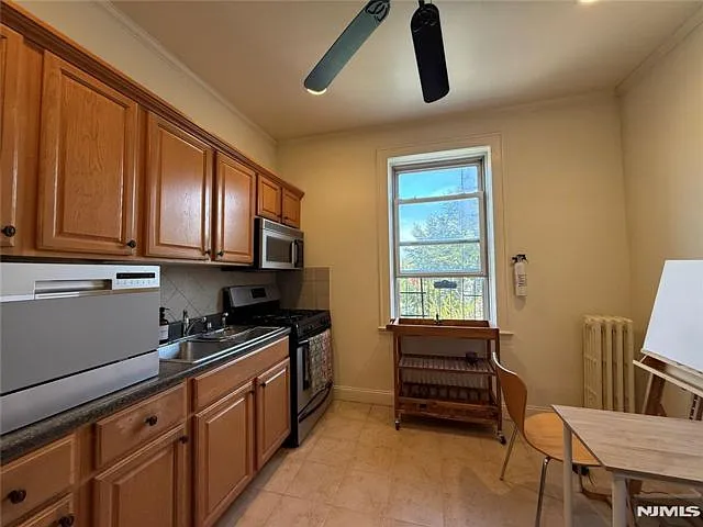 215 Orient Way — Photo 7