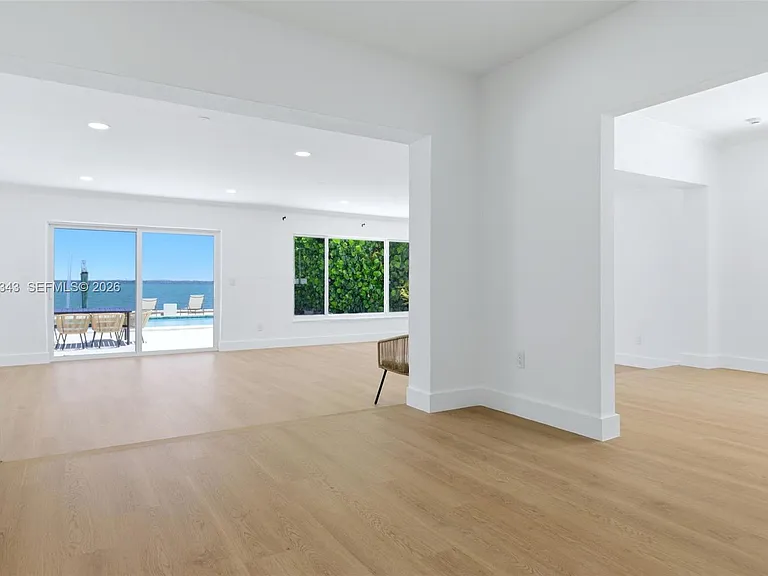 1510 S Treasure Dr — Photo 13