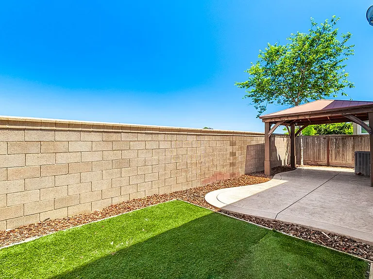 9733 Tribeca Dr — Photo 24
