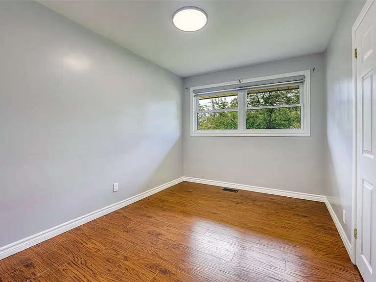 890 Hollands Ave — Photo 19