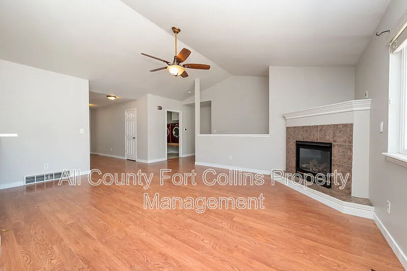 5 bed, 3.0 bath, 2916 sqft, $2,950 — Photo 3