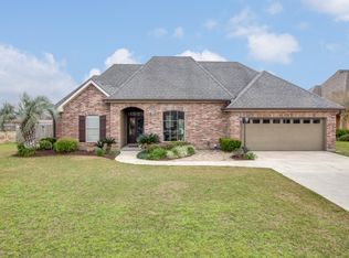 105 Gaslight Ln, Youngsville, LA 70592