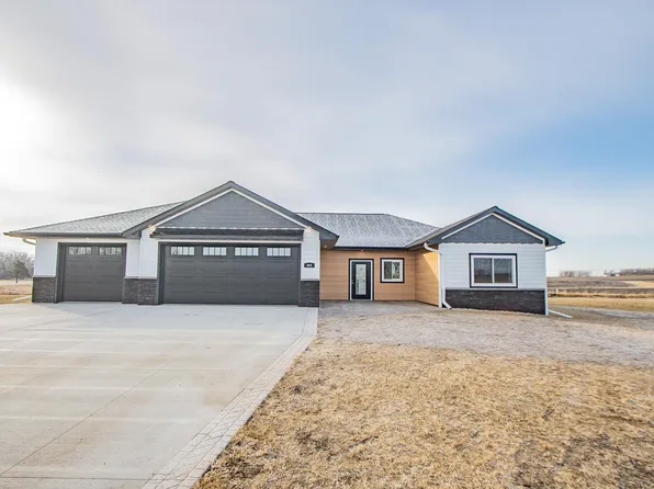 968 Sterling Ave, Worthington, MN 56187