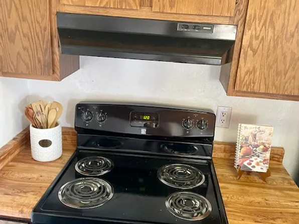 South UNM - 2nd Floor Updated 2 Bed / 1 Bath Apt. w/ Private Balconies, 1809 Girard Blvd SE #D, Albuquerque, NM 87106