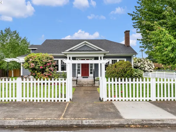 987 Hoffman St, Woodland, WA 98674