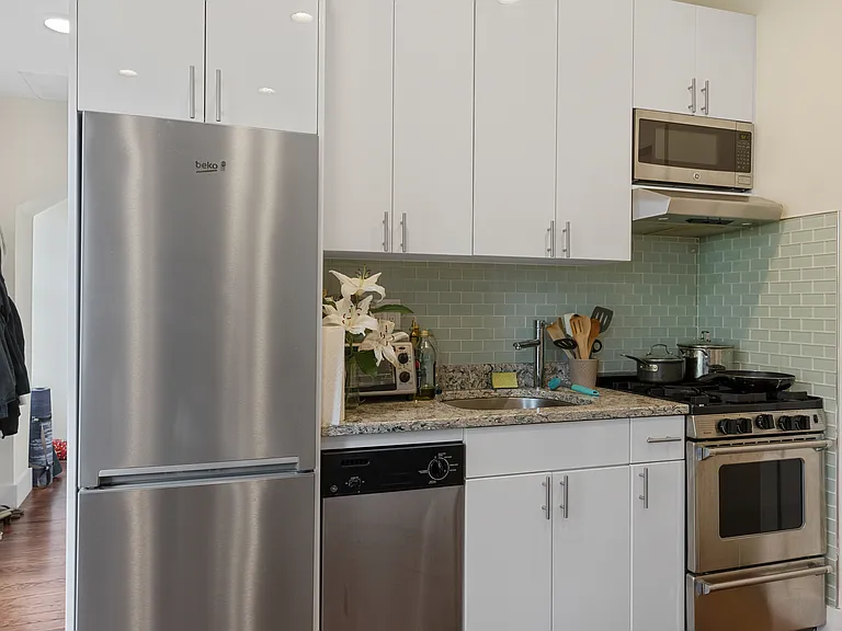 337 Bleecker St #2A — Photo 2