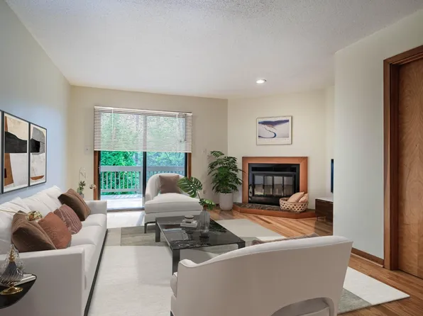 308 Cedarwood Ln, Carrboro, NC 27510