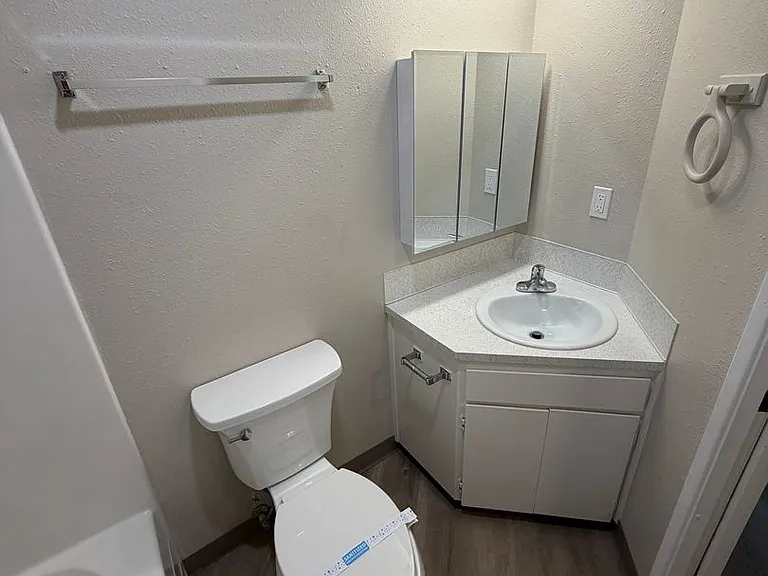 315 NW 9th St #6 — Photo 13