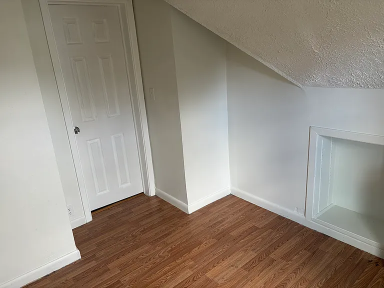 116 Henry St — Photo 6