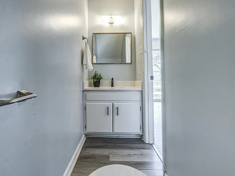 1421 Ashbourne Dr — Photo 22