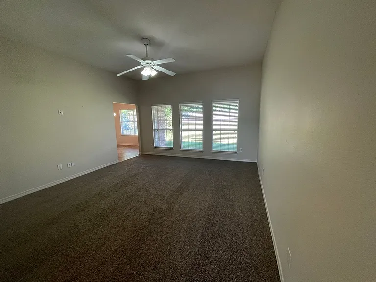 21822 Eastbrook St — Photo 2