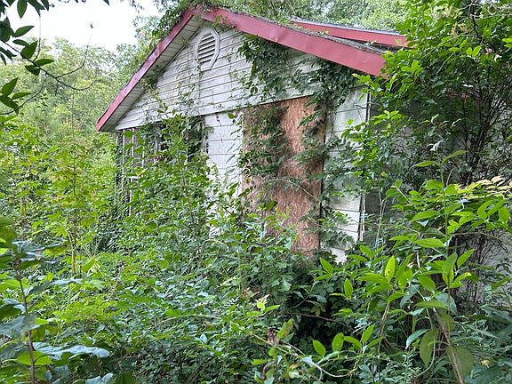 4th image of 1684 Irvin St