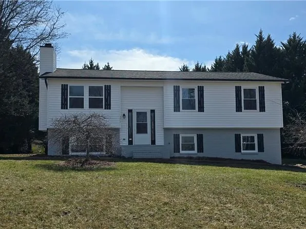 3317 Coventry Forest Ln, King, NC 27021