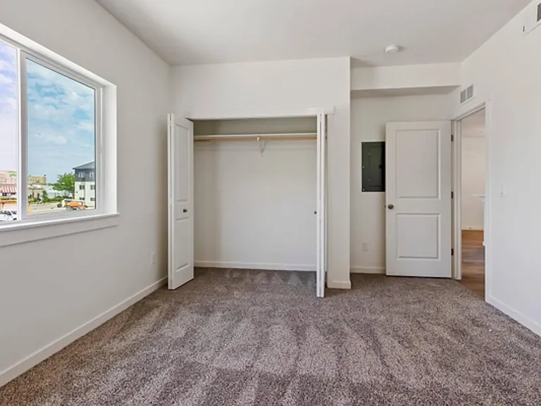 Hawk's Landing Apartments — Photo 52