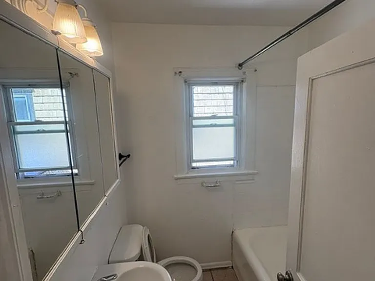 2207 N Ellis St — Photo 8