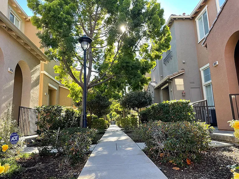 1954 Garzoni Pl — Photo 2
