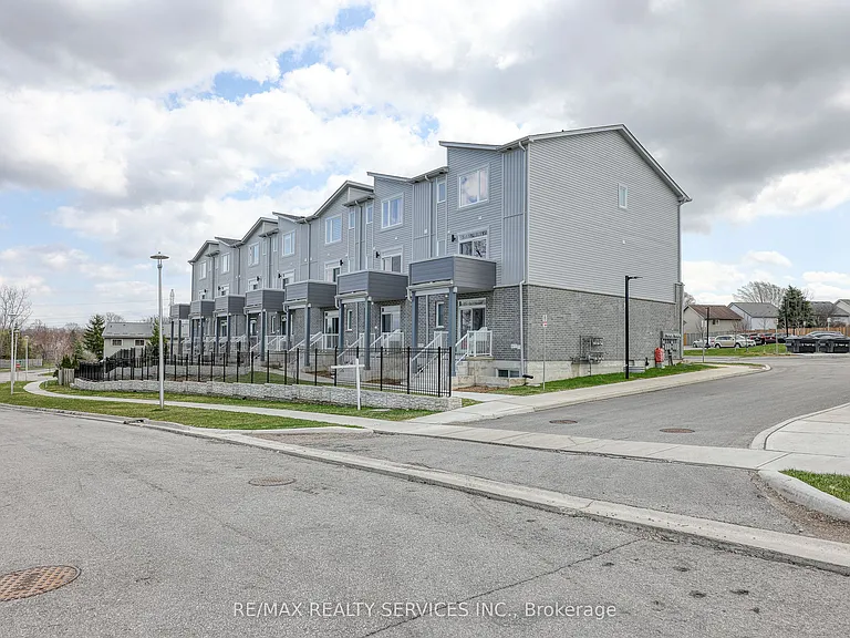 925 Deveron Cres #12 — Photo 16