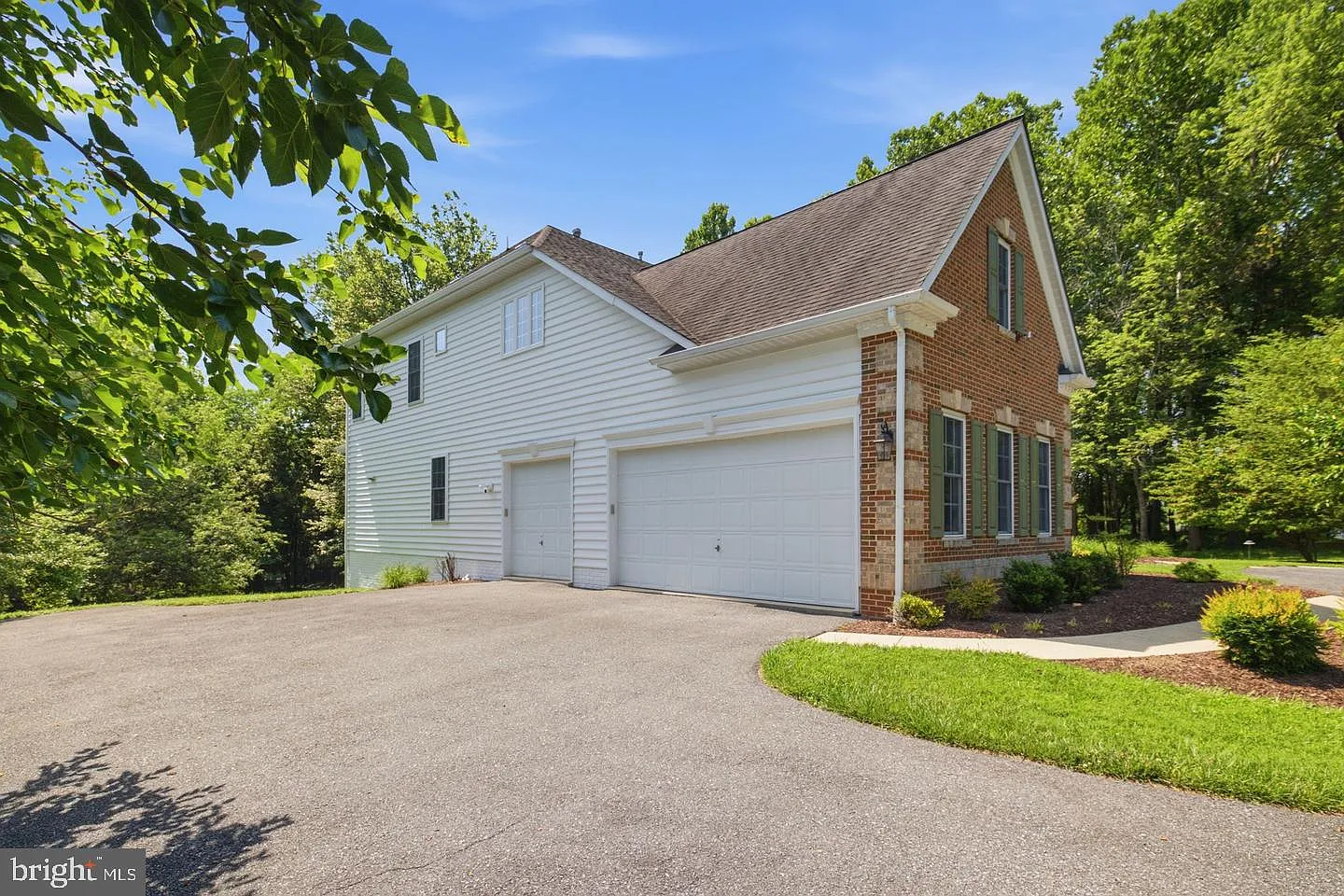 5 bed, 5.5 bath, 8939 sqft, $8,900 — Photo 3