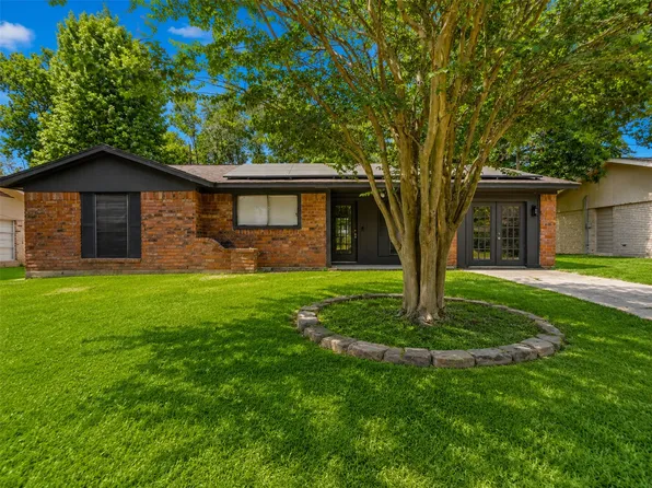 807 Dr Martin Luther King Jr Pl N, Conroe, TX 77301