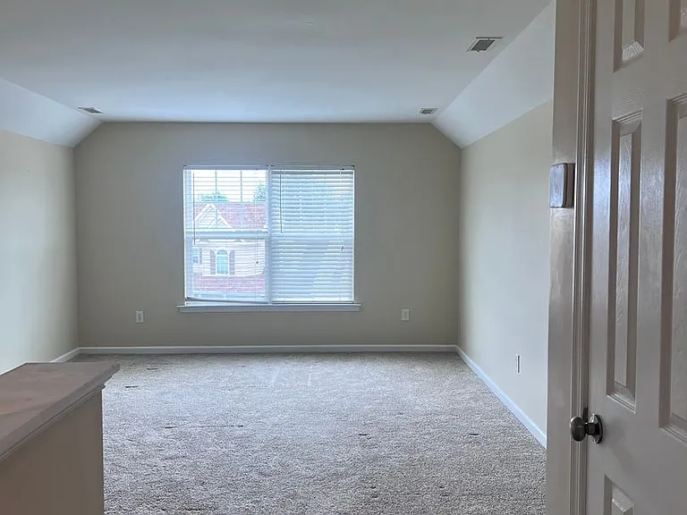 13 Hampshire Glen Pkwy — Photo 32