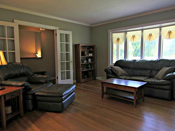 5th image of 7825 Luxmore Dr
