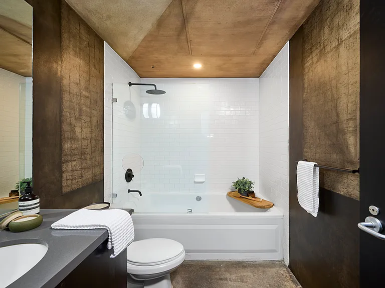 1855 Industrial St #421 — Photo 32