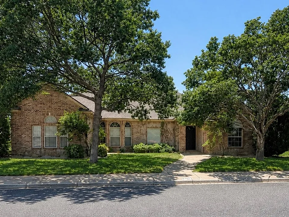 311 Longhorn St