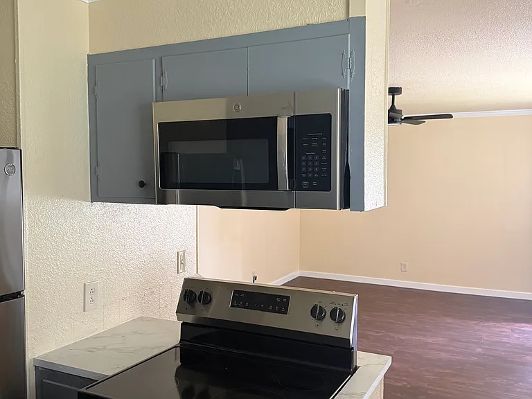 205 N Florene St #B — Photo 11