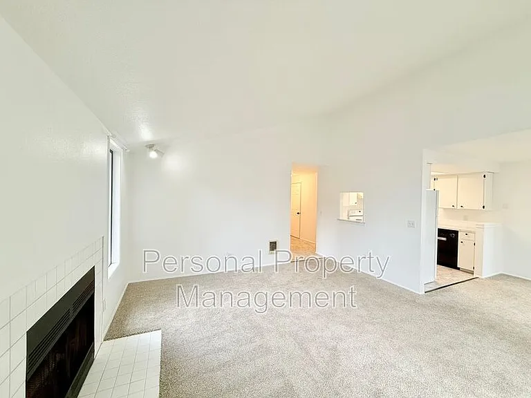 1410 NE 72nd St #3 — Photo 4