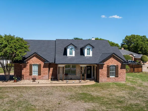 6300 Bellevue Ct, Granbury, TX 76049