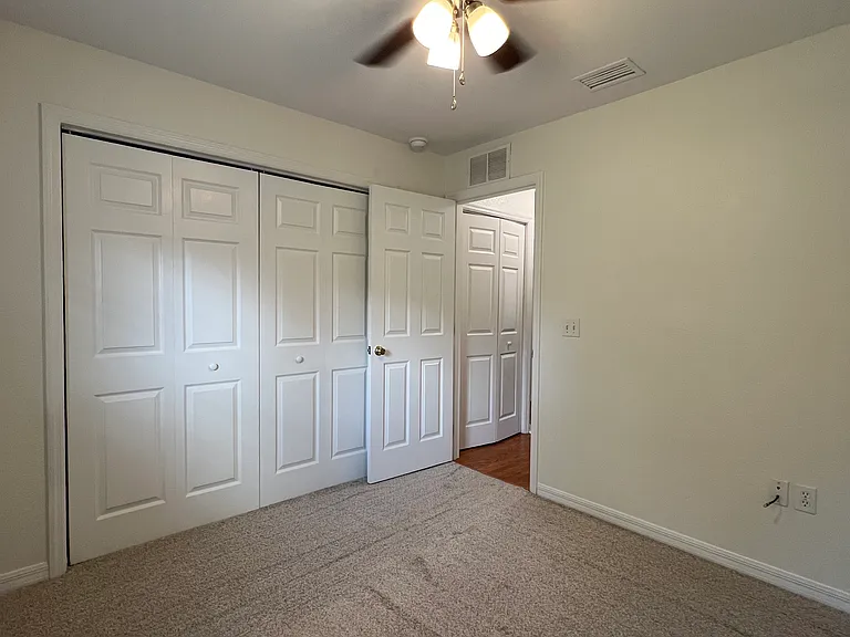 212 E Vermont Ave — Photo 8