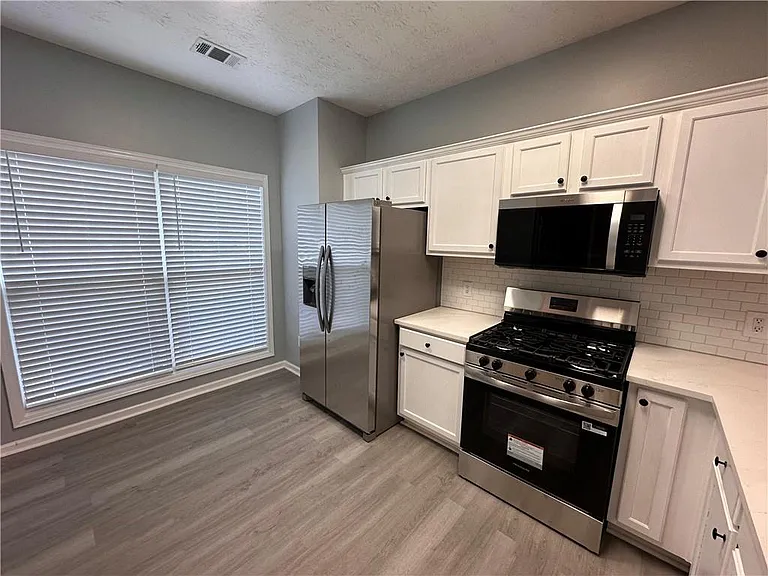2025 Austin Park Cir — Photo 10