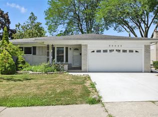 30045 Smith Dr, Warren, MI 48093