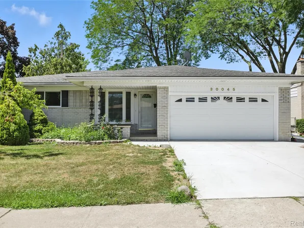 30045 Smith Dr, Warren, MI 48093