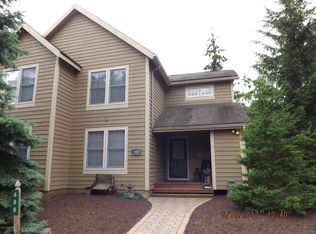 488 Spruce Dr, Tannersville, PA 18372