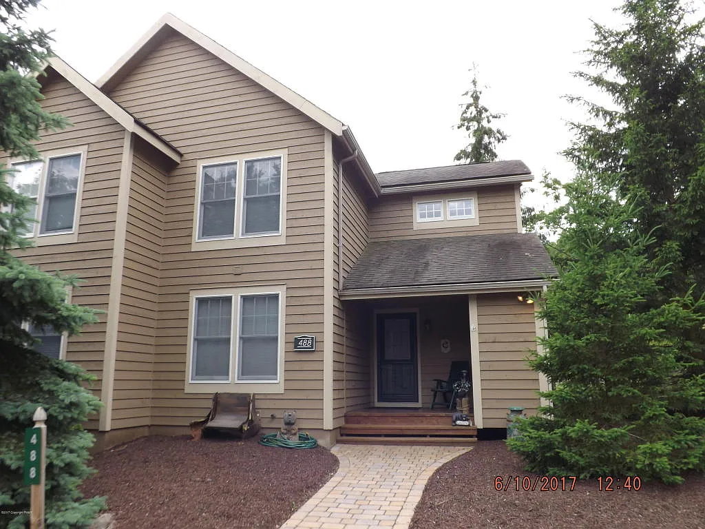 488 Spruce Dr photo 1