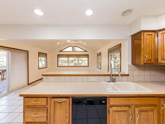 5th image of 446 Olenwood Ave