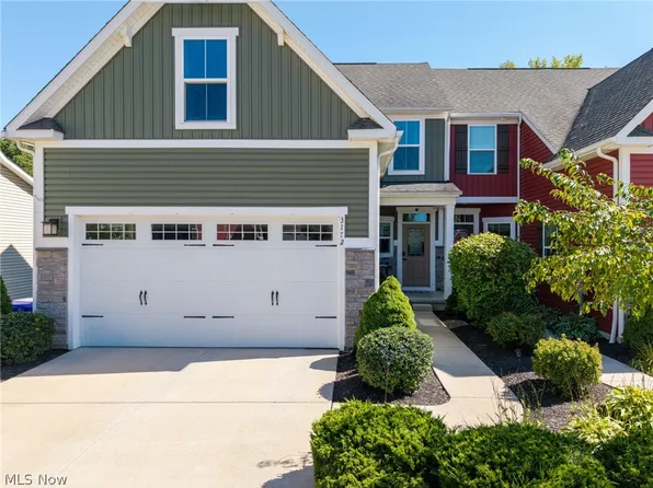 3172 Old Mill Dr, Cuyahoga Falls, OH 44223
