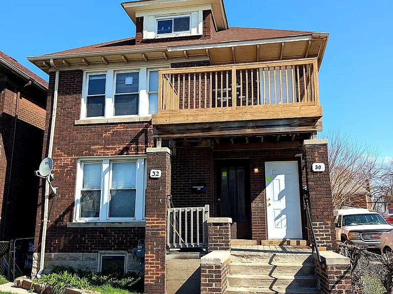 30 W Henry St — Photo 1