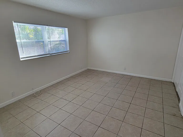 3204 NE 7th Pl #2 — Photo 7