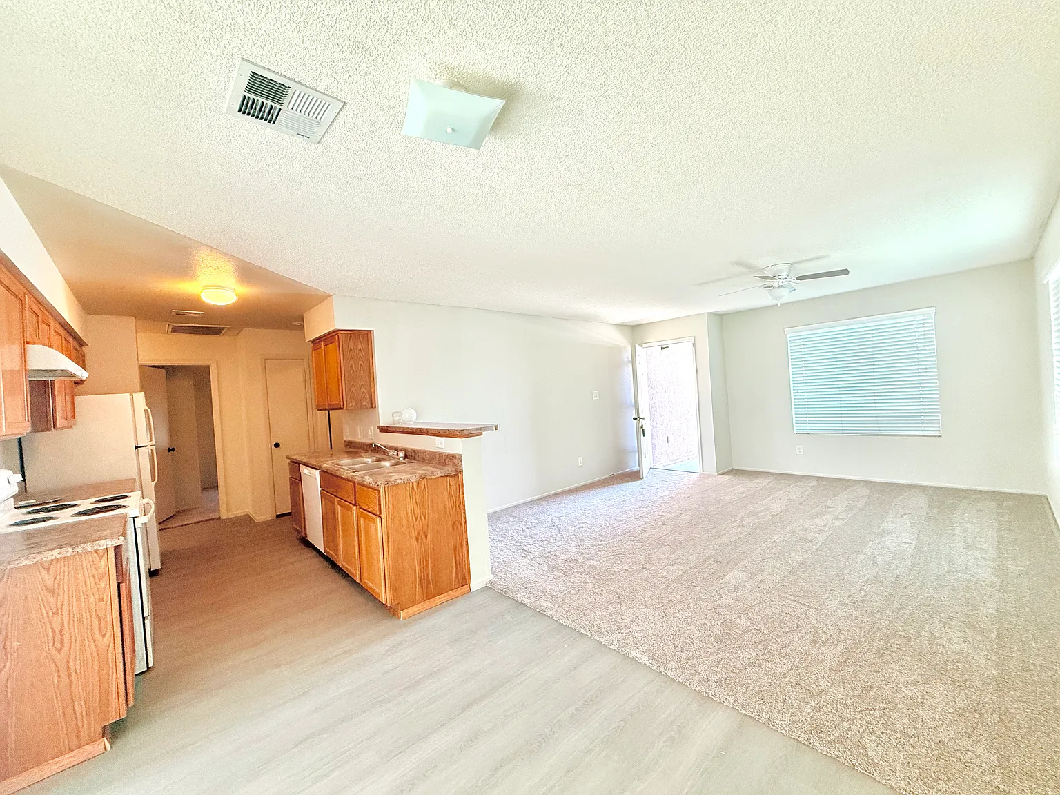 3 bed, 1070 sqft, $1,575 — Photo 4