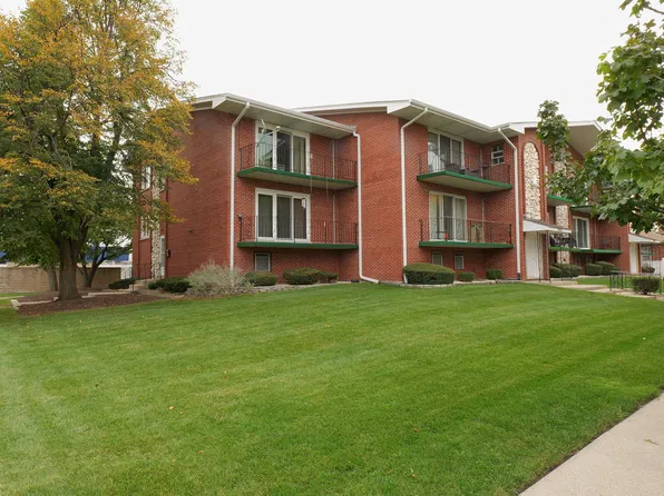 9605 S Komensky Ave APT 101, Oak Lawn, IL 60453