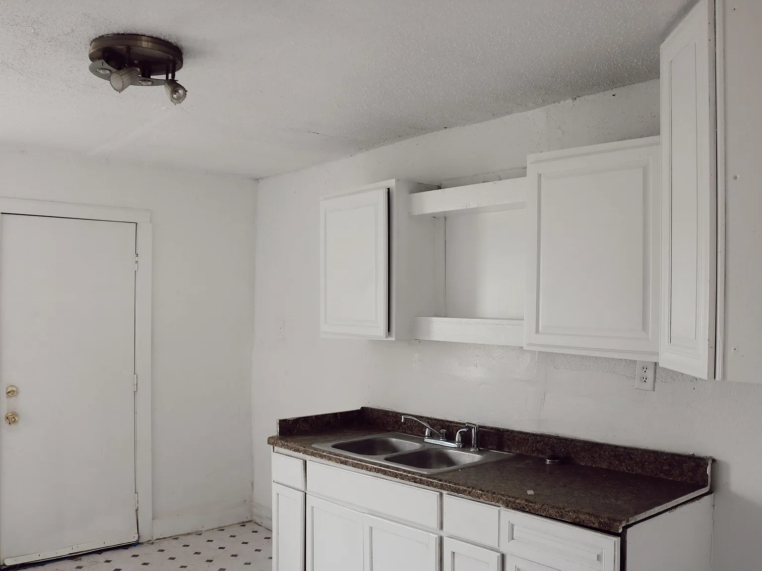 2 bed, 750 sqft, $850 — Photo 1