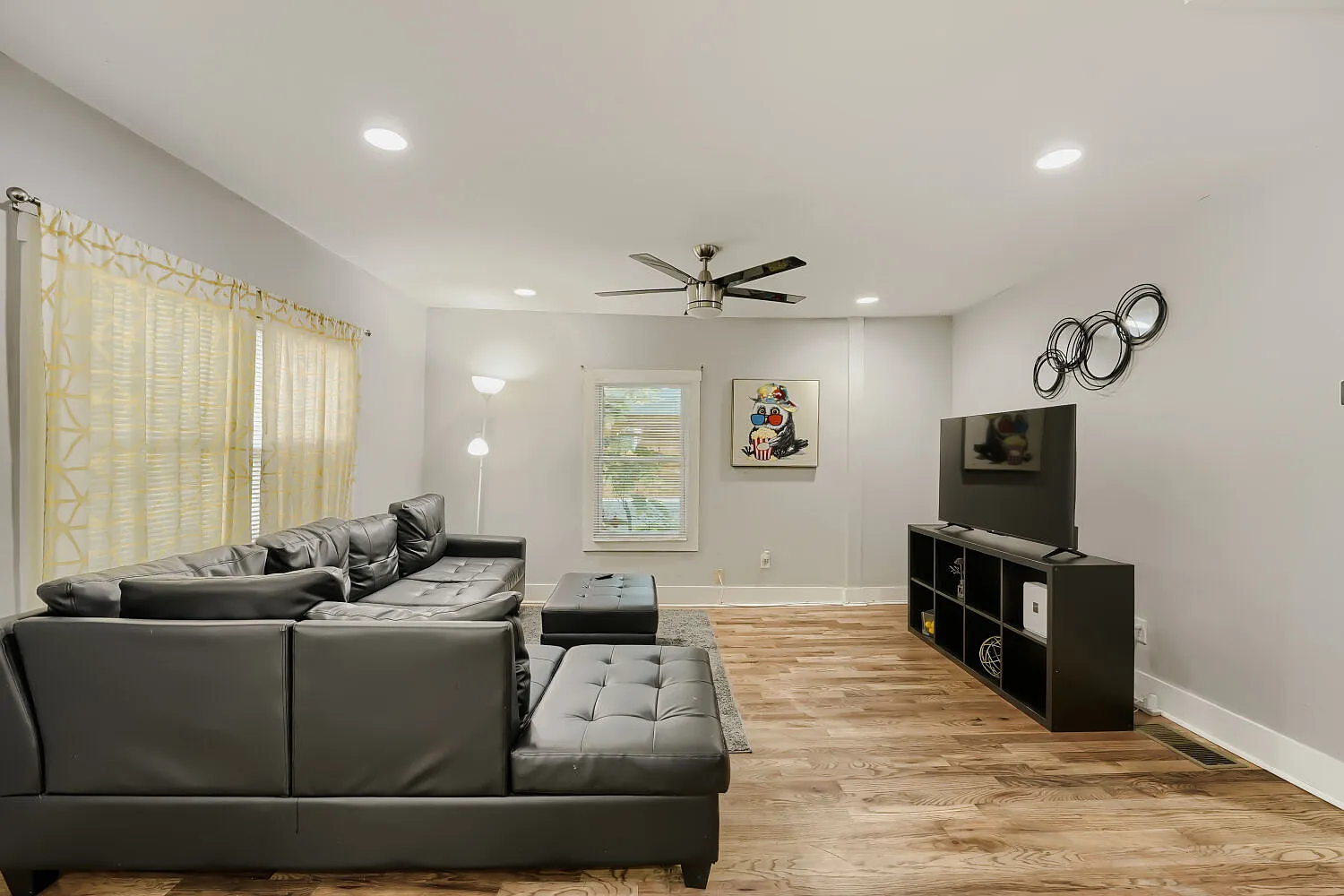 3 bed, 1140 sqft, $3,500 — Photo 2