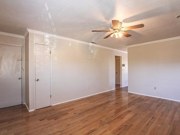 4th image of 72 Lawrence Ave