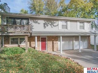 9930 Orchard Cir, Omaha, NE 68127